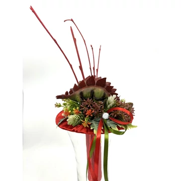 Ballagási csokor 25 cm, dínóval, piros színű csokortartóval, műzöldekkel