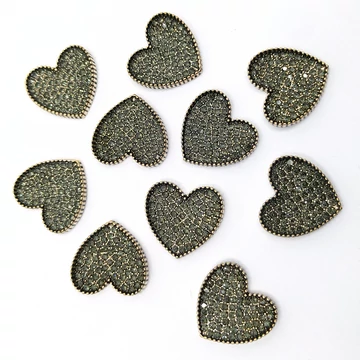 Strasszos bross szív alakú 10 db 2x2 cm, bronzos fekete kövekkel