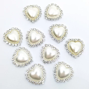 Strasszos bross szív alakú 10 db 2x2.2 cm