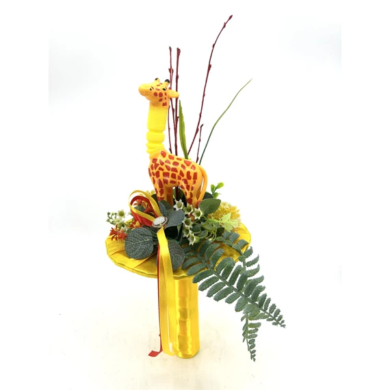 Ballagási csokor – 25 cm, zsiráffal, sárga csokortartóval, műzöldekkel