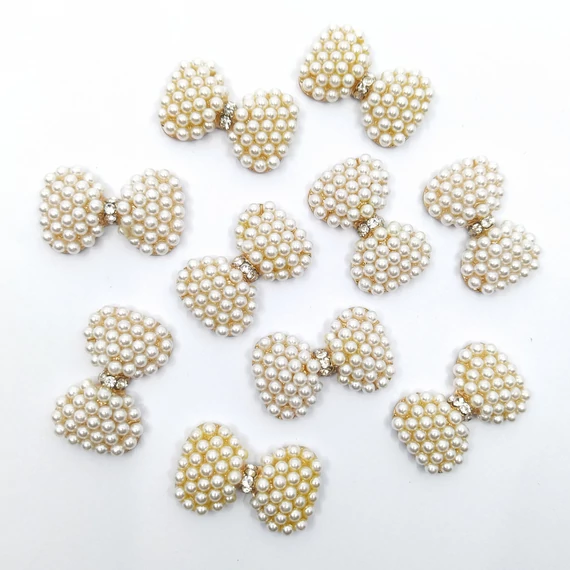 Bross gyöngyökkel masni alakú 10 db 3x1.9 cm, arany