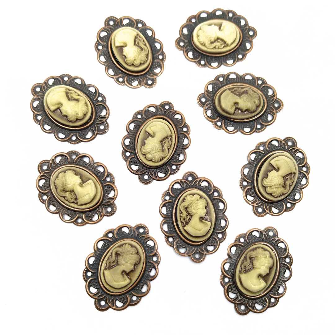 Bross ovális 10 db 3.2x2.5 cm, bronzos portréval