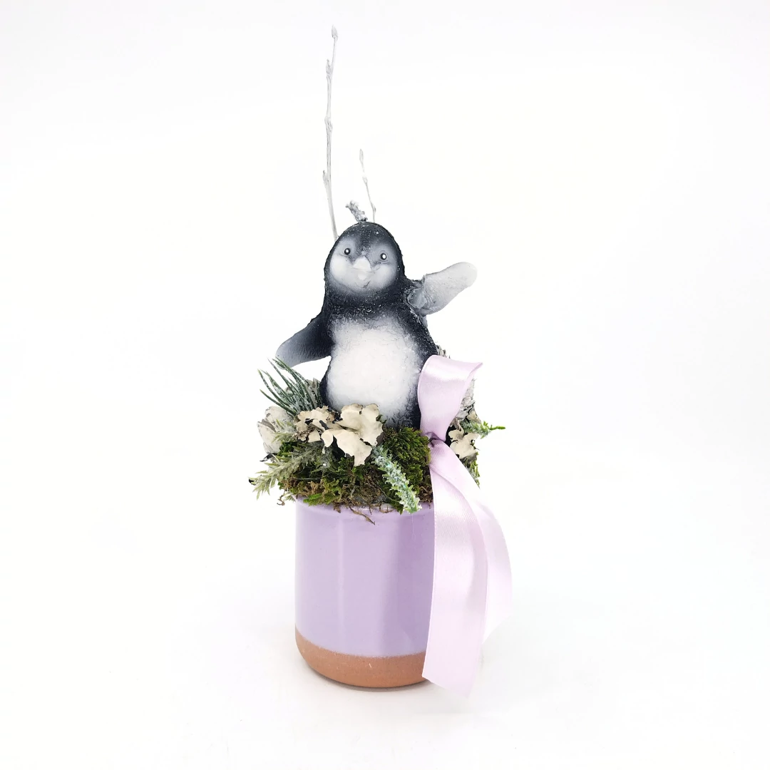 Rózsaszín asztaldísz pingvinnel 20 cm